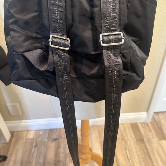 Off-White Black Backpack with Vibrant Arrows - Picture 10 of 10